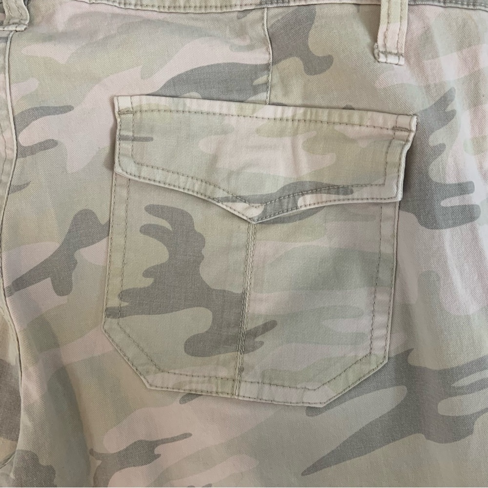 Blossom & Clover y2k Camo Pants Women’s tan green light camo Size 29 - Picture 8 of 11